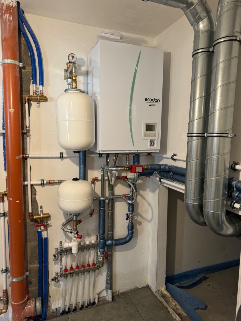 Module intérieur Ecodan et raccordements — réalisation TGS Group