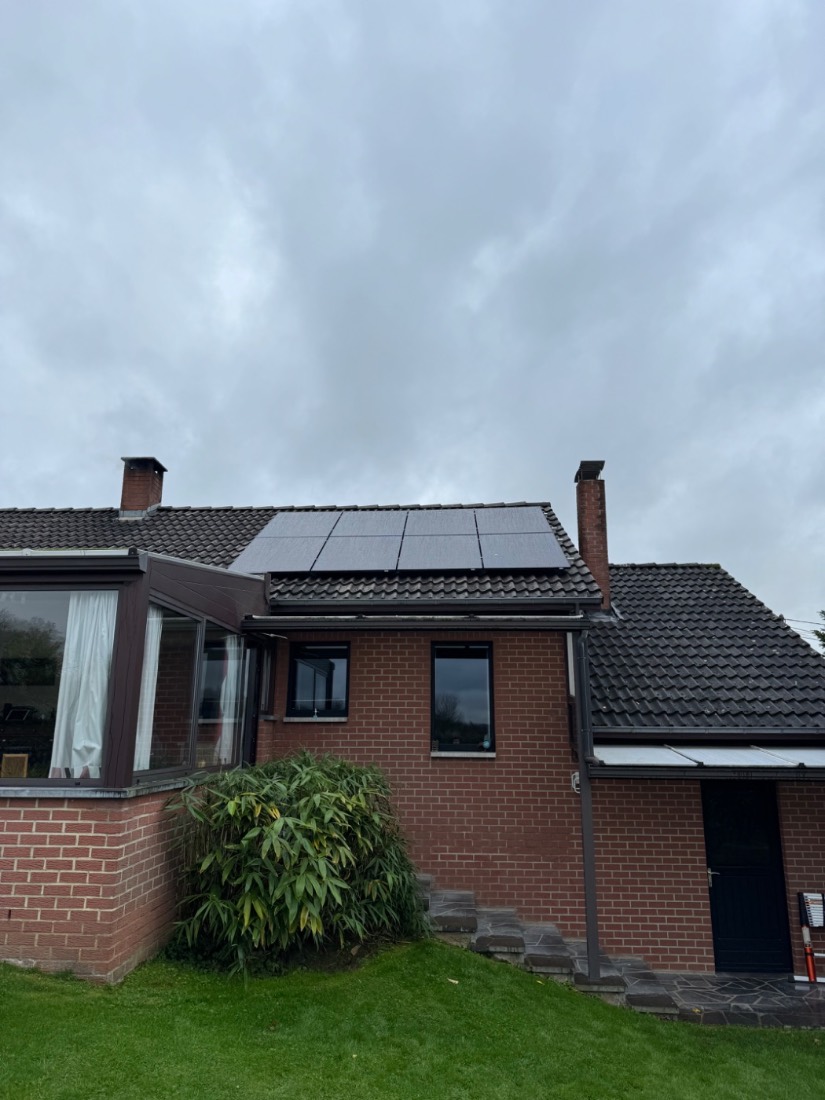 Panneaux photovoltaïques en toiture — réalisation TGS Group