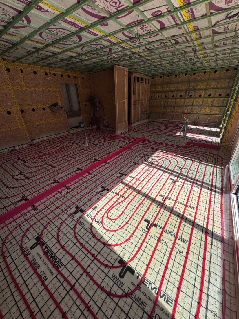 Chauffage au sol hydraulique avant chape — réalisation TGS Group